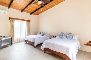 4 dormitorios, caja fuerte, tabla de planchar con plancha