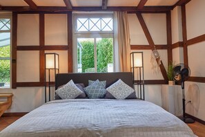 1 bedroom, in-room safe, iron/ironing board, WiFi - Pure relaxation" vacation apartment (Herford)