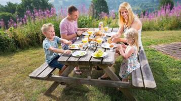 Rumah | Tempat makan outdoor