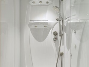 Apartment | Bathroom