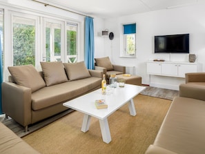 Villa | Living area - Restyled Villa Near the Beach (Hellevoetsluis)