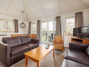 Living room - Bungalow in Veluwe With Infrared Sauna (Putten)