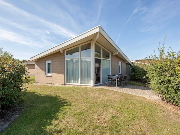 Bungalow By North Sea Beach With Private Garden - Domburg