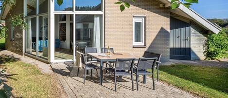 Bungalow | Outdoor dining