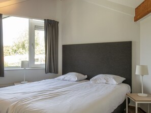 Bungalow | 3 bedrooms, individually furnished, bed sheets - Bungalow in Zeeland Near Sandy Beaches (Domburg)