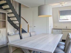 House | Dining - Bungalow Near Breda & De Biesbosch Park (Oosterhout)
