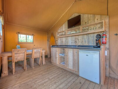 Tent Cabin With Kitchen Near Breda