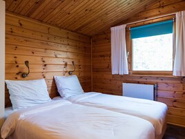 2 habitaciones, muebles diferentes y ropa de cama 