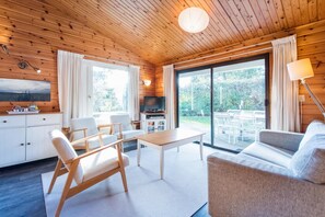 Bungalow | Ruang tamu | TV