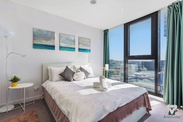 2 habitaciones, tabla de planchar con plancha, wifi y ropa de cama 