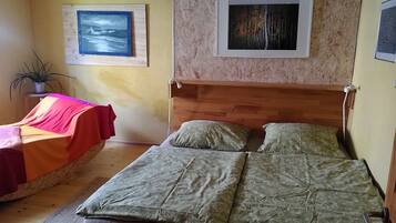 3 bedrooms, desk, free WiFi, bed sheets