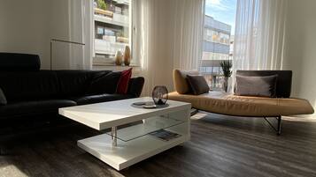 Smart TV, books, stereo