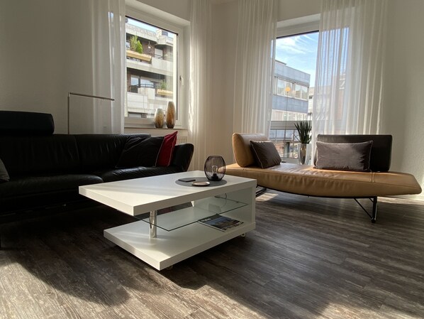 Smart TV, books, stereo