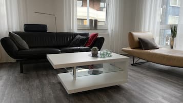Smart TV, books, stereo