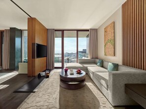 Minibar, in-room safe, free WiFi, bed sheets