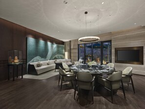 2 restaurants, breakfast, lunch, dinner served; Chinese cuisine 