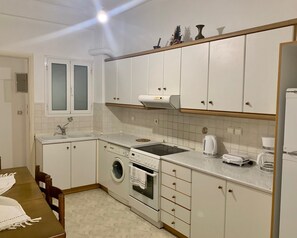 Cookware/dishes/utensils