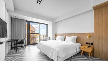 Deluxe Double Room | Desk, soundproofing, free WiFi, bed sheets