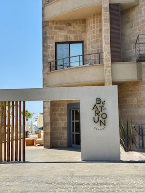 Property entrance - Bebatroun Beach Hotel (Batroun)