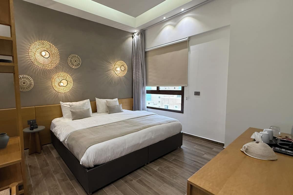 Standard Room | In-room safe, desk, soundproofing, iron/ironing board