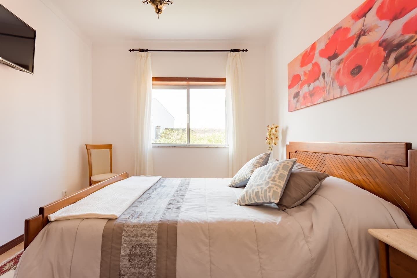 3 bedrooms, iron/ironing board, free WiFi, bed sheets