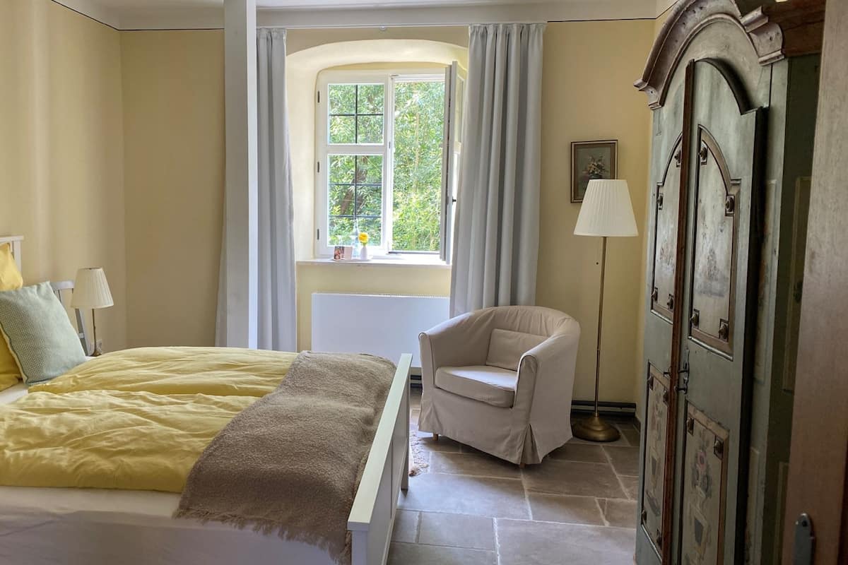Double Room | Free WiFi, bed sheets