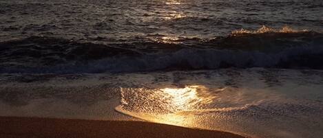 Plage, chaises longues, serviettes de plage