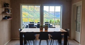 Dining - New and Exclusive Cottage in the mountainside of Voss, with a great view (Skulestadmo)