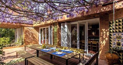 Rural charm on an olive farm in Costa Dorada!