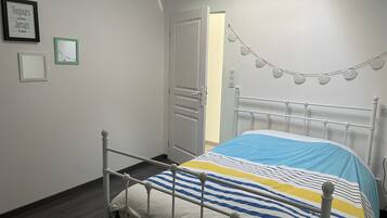 3 bedrooms, iron/ironing board, free WiFi, bed sheets