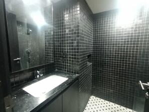Dusche, Bidet, Handtücher