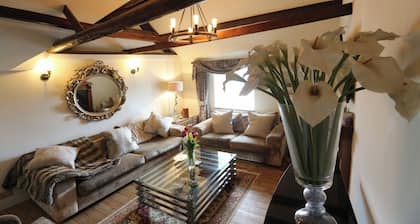 Duke of Monmouth penthouse sea view apartment, Lyme Regis, parking garden, pet