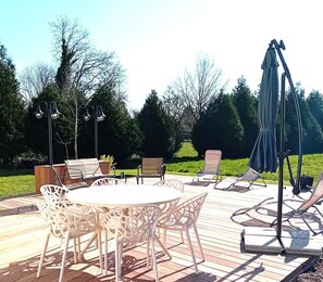 Outdoor dining - LA TRANQUILITE NORMANDE Country cottage surrounded by animals! (Livarot-Pays-d'Auge)