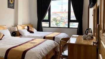 Minibar, individually decorated, individually furnished, desk