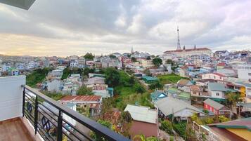 Minibar, individually decorated, individually furnished, desk
