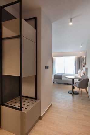 高级公寓 | 迷你吧（备有免费物品）、特色装修、笔记本电脑工作区、隔音