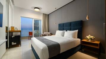 Habitación doble de diseñador | 1 habitación, caja de seguridad en la habitación y cortinas blackout