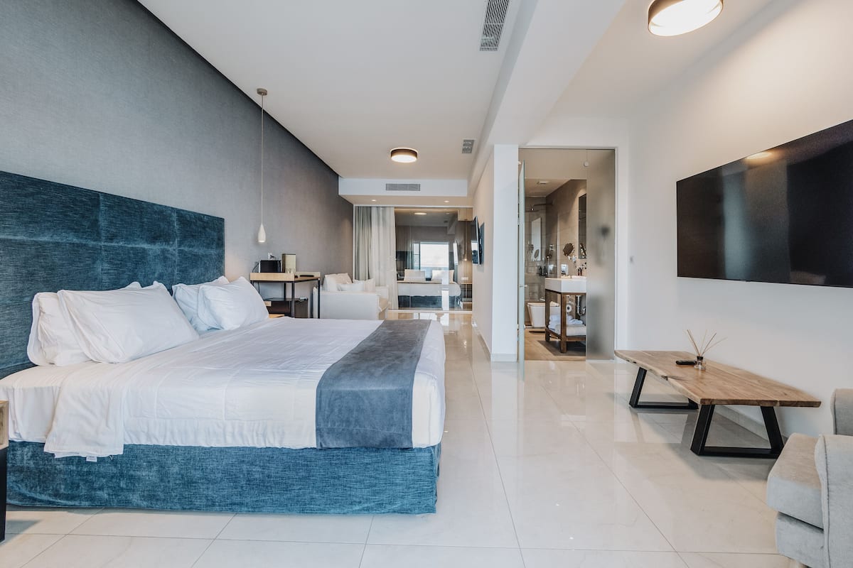 Family Suite | 1 bedroom, in-room safe, blackout drapes, soundproofing