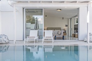 Seasonal outdoor pool, open 10:00 AM to 7:00 PM, free cabanas -  Ray Hotel Corfu (Corfu)