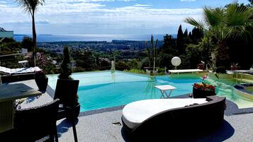 Piscine extérieure, piscine chauffée