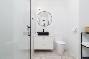 Ducha, toallas, jabón, shampoo