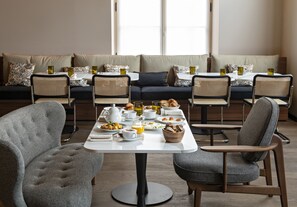 Daily buffet breakfast for a fee - Hôtel LÉONOR the place to live By Stay Collection (Strasbourg)