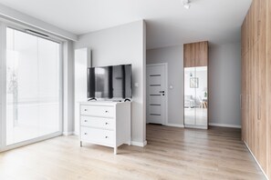 Luxury Apartment | Desk, iron/ironing board, free WiFi, bed sheets