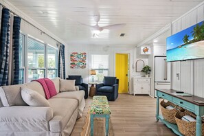 TV, DVD player, offices - Sassy Seagull -Classic beach cottage, moments from the sand, beautiful pool! (Anna Maria)