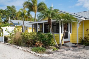 Exterior - Sassy Seagull -Classic beach cottage, moments from the sand, beautiful pool! (Anna Maria)