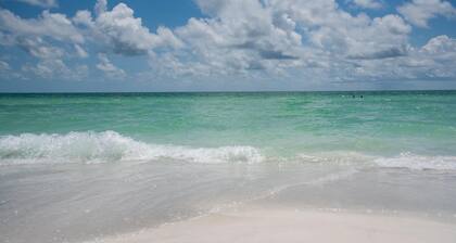 Anna Maria Beach Cottage 109G Old-Florida beach cottage,moments from the sand!