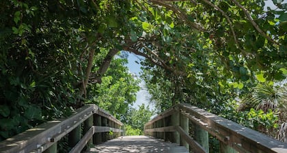 Anna Maria Beach Cottage 110B Updated studio beach cottage, steps to the sand!
