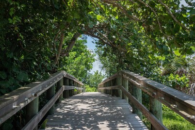 Anna Maria Beach Cottage 110B Updated studio beach cottage, steps to the sand!