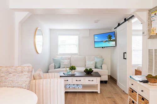 Anna Maria Beach Cottage 110G  Updated beach cottage, with pool and beach gear!