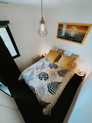 2 bedrooms, iron/ironing board, WiFi
